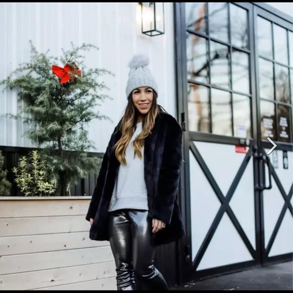 NWT EXPRESS Cable Knit Pom Beanie - Picture 2 of 4